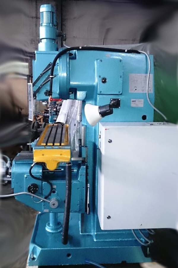 6К12 Загальний вигляд вертикального консольно-фрезерного верстата